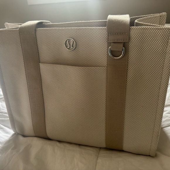 Lululemon Athletica Cream and Tan Tote - Picture 2 of 7